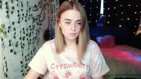 sofia_rosemary online show from 09-15-25, 12:49
