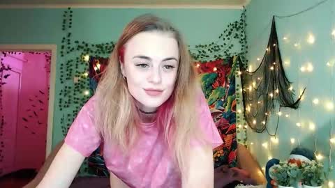 sofia_rosemary online show from 12-17-25, 05:52