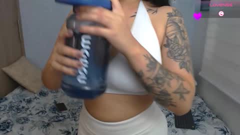 Snapshot of sofia_stonee1 chatting on 11-22-25, 05:45 kanella valery online show from 11-22-25, 05:45