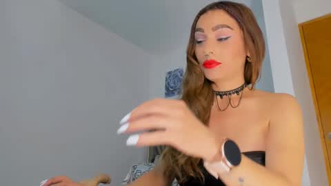 Snapshot of sofia_swett_03 chatting on 03-09-25, 03:11 laura online show from 03-09-25, 03:11