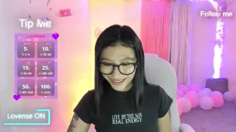 Sofia Thomson online show from 03-05-26, 02:18