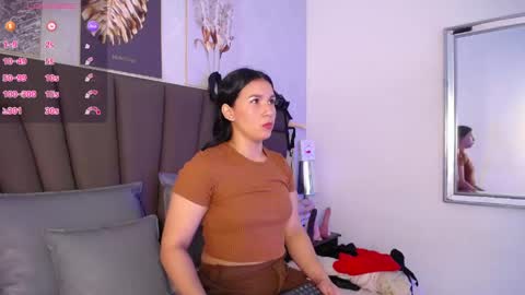 Snapshot of sofia_velez5 chatting on 05-01-26, 11:15 online show from 05-01-26, 11:15