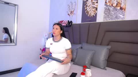 Snapshot of sofia_velez5 chatting on 05-18-26, 11:16 online show from 05-18-26, 11:16