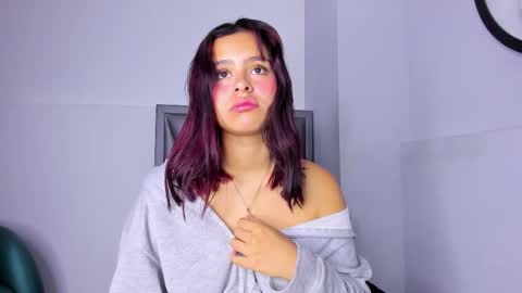 Sofa online show from 09-20-25, 12:06