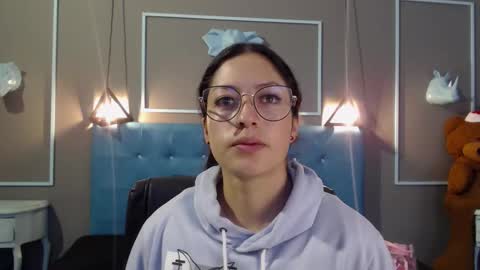 Sofa online show from 11-18-25, 11:03