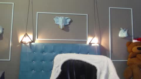 Sofa online show from 11-22-25, 11:09