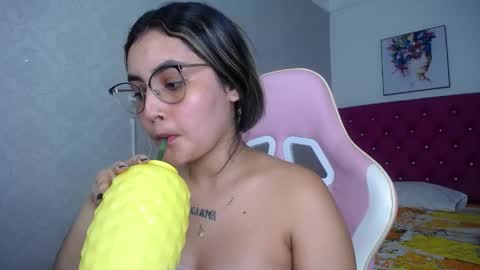 Sofia online show from 05-18-26, 04:07