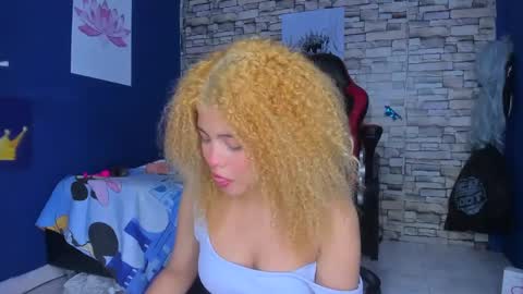 sofiacastillo01 online show from 02-18-25, 04:05