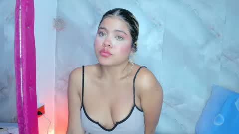 sofiacastillo01 online show from 06-02-26, 03:36