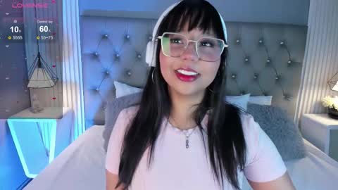 Snapshot of sofiadanss chatting on 10-14-25, 11:33 Sofia online show from 10-14-25, 11:33