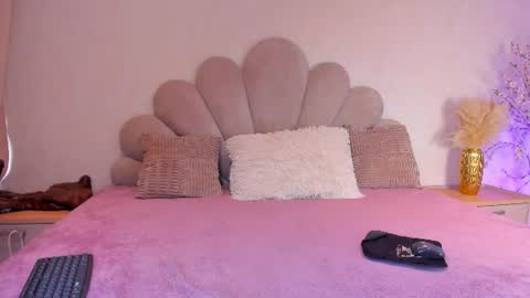 Snapshot of sofiagomez_1 chatting on 06-15-26, 07:05 SOFI online show from 06-15-26, 07:05