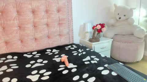 sofianixonn online show from 04-17-26, 12:30