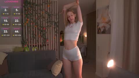 Snapshot of sofiapure18 chatting on 11-13-25, 09:14 Sofia Help me overcome shynes with 100 thumbs up online show from 11-13-25, 09:14