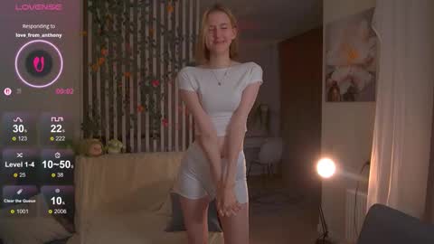 Snapshot of sofiapure18 chatting on 11-23-25, 07:46 Sofia Help me overcome shynes with 100 thumbs up online show from 11-23-25, 07:46