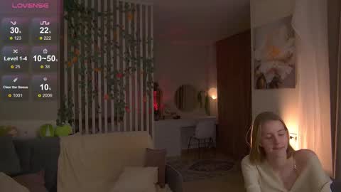 Snapshot of sofiapure18 chatting on 11-29-25, 08:12 Sofia Help me overcome shynes with 100 thumbs up online show from 11-29-25, 08:12