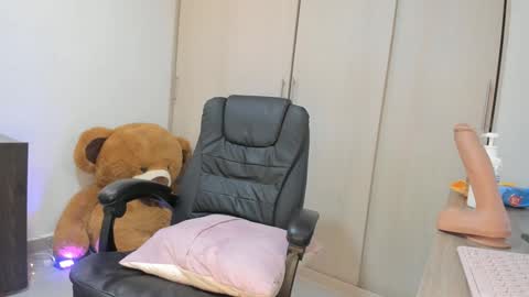 Snapshot of sofiaross1 chatting on 01-28-25, 04:18 SOFIA independent model online show from 01-28-25, 04:18