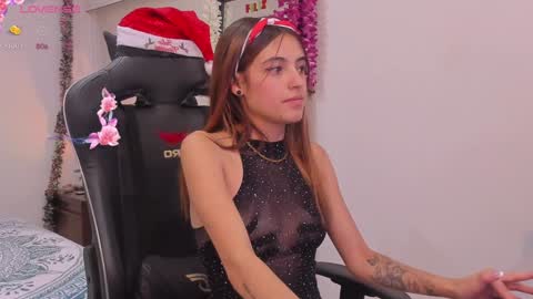 Snapshot of sofiarouge_ chatting on 12-18-24, 08:25 Sofia Help me reach 5K followers online show from 12-18-24, 08:25