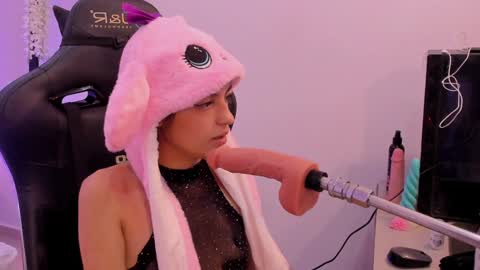 Snapshot of sofiarouge_ chatting on 01-27-25, 09:44 Sofia Help me reach 5K followers online show from 01-27-25, 09:44