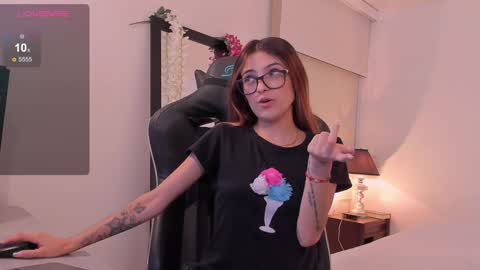 Snapshot of sofiarouge_ chatting on 02-04-25, 08:06 Sofia Help me reach 5K followers online show from 02-04-25, 08:06