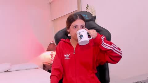 Snapshot of sofiarouge_ chatting on 02-15-25, 09:26 Sofia Help me reach 5K followers online show from 02-15-25, 09:26