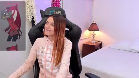 Snapshot of sofiarouge_ chatting on 03-06-25, 08:16 Sofia Help me reach 5K followers online show from 03-06-25, 08:16