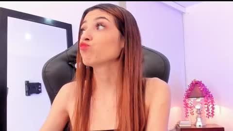 Snapshot of sofiarouge_ chatting on 09-23-25, 08:23 Sofia Help me reach 5K followers online show from 09-23-25, 08:23