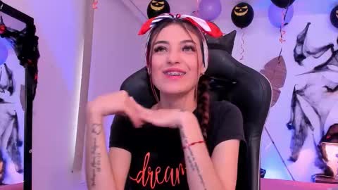 Snapshot of sofiarouge_ chatting on 10-20-25, 08:09 Sofia Help me reach 5K followers online show from 10-20-25, 08:09