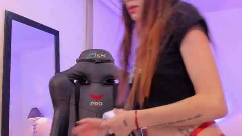 Snapshot of sofiarouge_ chatting on 11-05-25, 08:09 Sofia Help me reach 5K followers online show from 11-05-25, 08:09