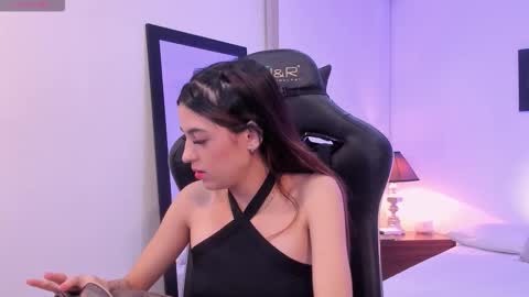 Snapshot of sofiarouge_ chatting on 11-13-25, 07:35 Sofia Help me reach 5K followers online show from 11-13-25, 07:35