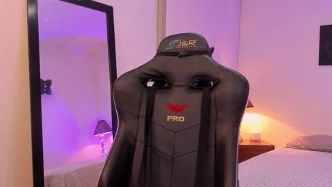 Snapshot of sofiarouge_ chatting on 11-14-25, 08:18 Sofia Help me reach 5K followers online show from 11-14-25, 08:18