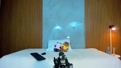 sofia samm online show from 11-27-25, 04:14