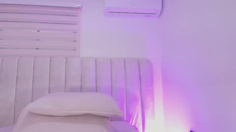 Snapshot of sofiavelezz_ chatting on 02-18-26, 11:50 Sofia Velez online show from 02-18-26, 11:50