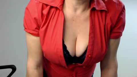 Snapshot of sofie_velvet chatting on 01-14-25, 08:48 Sofie Velvet online show from 01-14-25, 08:48