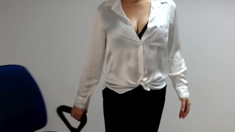 Snapshot of sofie_velvet chatting on 02-06-25, 09:00 Sofie Velvet online show from 02-06-25, 09:00