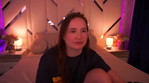 Snapshot of sofiebloom chatting on 05-19-26, 11:11 Sofie online show from 05-19-26, 11:11