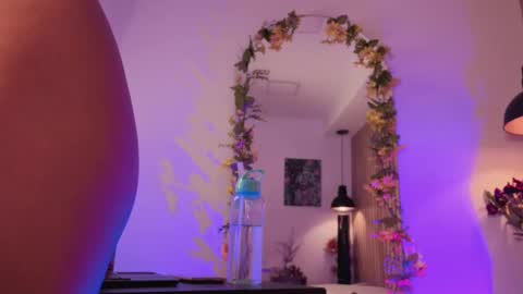 Sofie online show from 10-18-25, 02:51