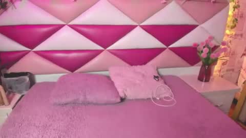 Snapshot of sofirose_111 chatting on 06-25-26, 01:37 Sofi online show from 06-25-26, 01:37