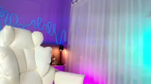 Snapshot of sofly_s chatting on 04-25-26, 01:41 Sofi online show from 04-25-26, 01:41