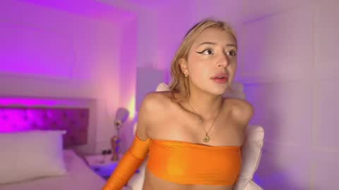 Snapshot of sofly_s chatting on 06-22-26, 11:51 Sofi online show from 06-22-26, 11:51