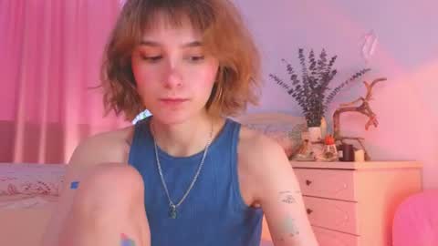 Snapshot of soft_animal chatting on 06-25-26, 11:37 E online show from 06-25-26, 11:37