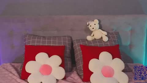Snapshot of soft_babe chatting on 05-29-26, 05:22 Milisa online show from 05-29-26, 05:22
