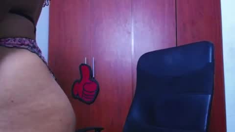 Snapshot of soft_fetish chatting on 11-28-25, 10:23 Camila M online show from 11-28-25, 10:23