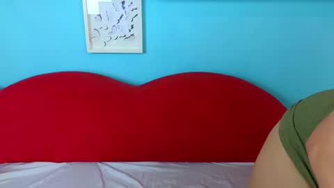 Snapshot of soft_lilly chatting on 11-14-25, 06:23 Lilly online show from 11-14-25, 06:23