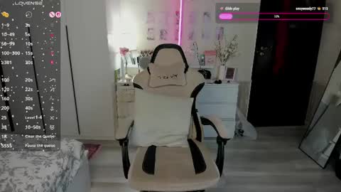 Snapshot of softalone chatting on 06-14-26, 02:24 Di online show from 06-14-26, 02:24