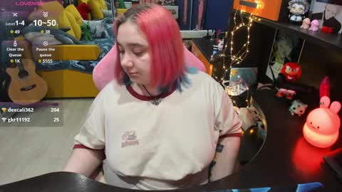 Sofie online show from 02-14-25, 06:45