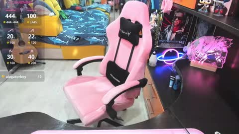 Sofie online show from 10-14-25, 04:46