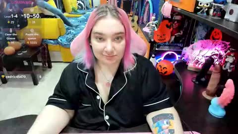 Sofie online show from 10-30-25, 02:24