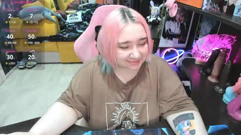 Snapshot of softie_sofy chatting on 04-21-26, 02:26 Sofie online show from 04-21-26, 02:26