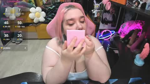 Snapshot of softie_sofy chatting on 04-22-26, 02:25 Sofie online show from 04-22-26, 02:25