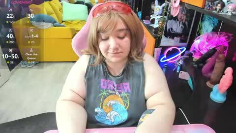Snapshot of softie_sofy chatting on 05-08-26, 02:28 Sofie online show from 05-08-26, 02:28
